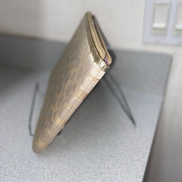 Coach Poppy Appliqué Khaki Tablet/iPad Sleeve EUC - Picture 4 of 16